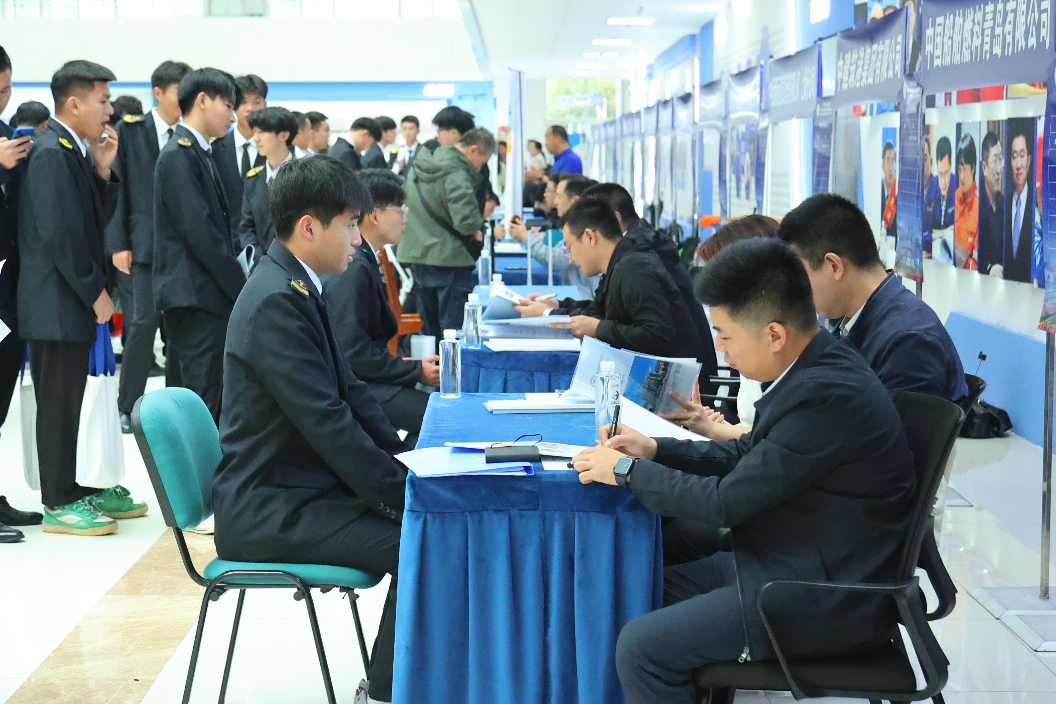 “職引未來(lái) 就選山東”2024年航海類畢業(yè)生就業(yè)實(shí)習(xí)雙選會(huì)在青島港灣職業(yè)技術(shù)學(xué)院舉行(圖1)