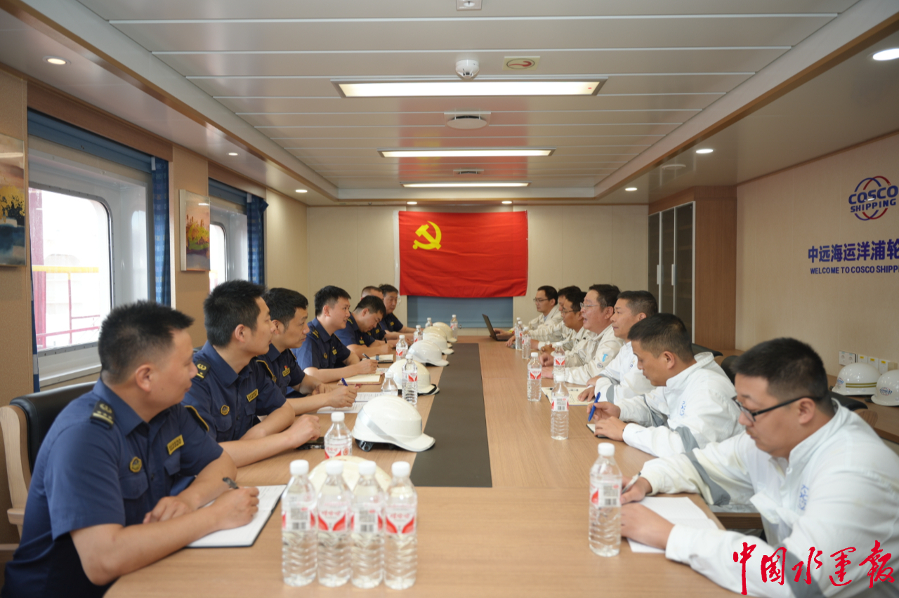 崇明海事局深化船員黨建聯建護航國內首制甲醇雙燃料船綠色啟航(圖2)