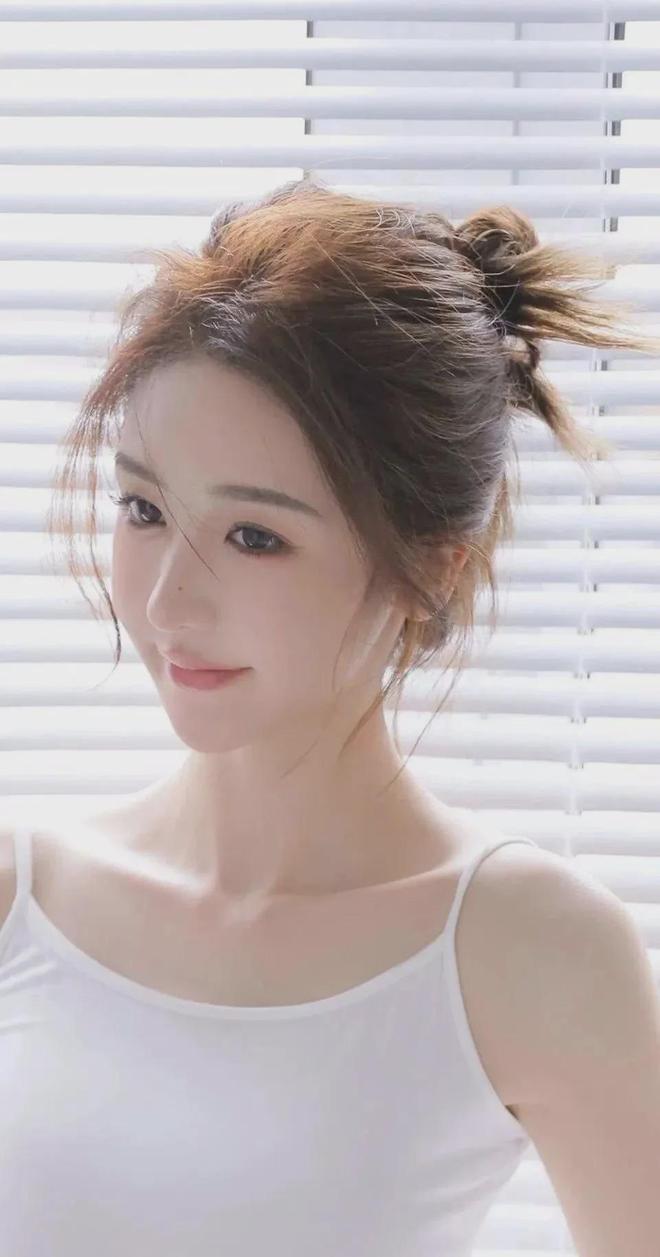 Kaiyun：穿白色jk配乳白水手襪 MBA智庫(圖1)