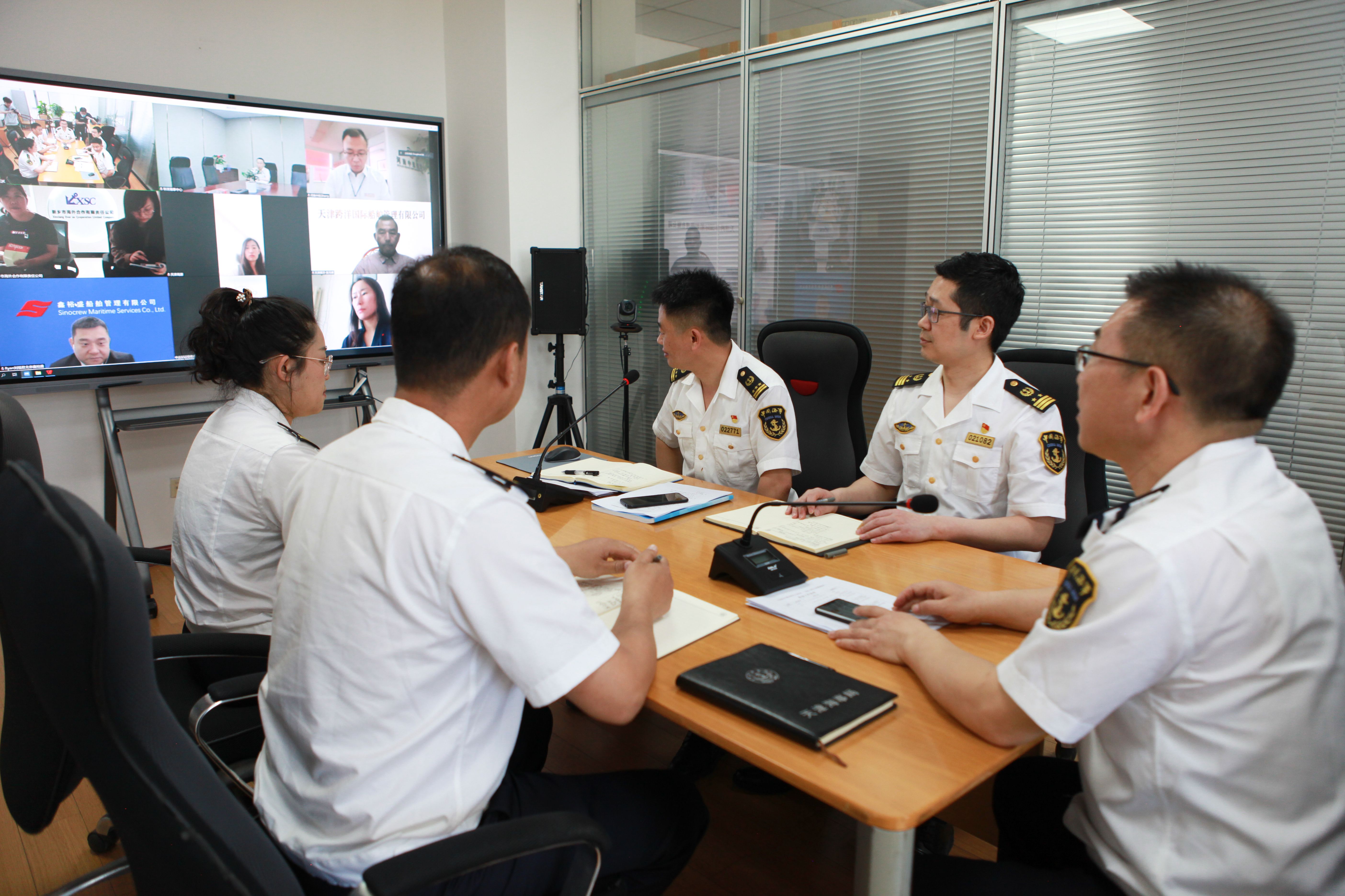 中菲在鐵線礁再次爆發沖突！中國海警登礁使用掃雷器清理垃圾(圖1)